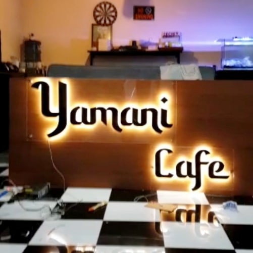 huruf timbul yamani cafe