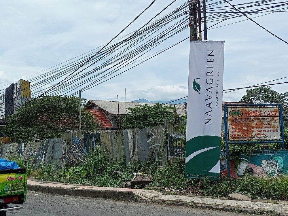 Banner Naava Green